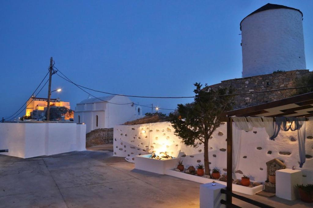 Vibes Ano Syros