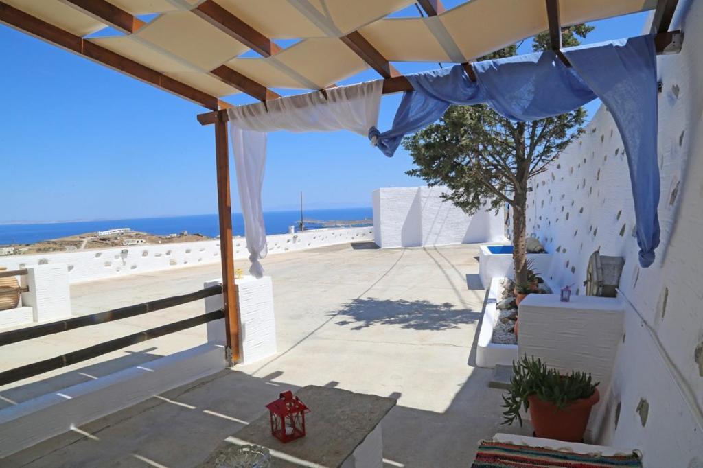 Vibes * Ano Syros